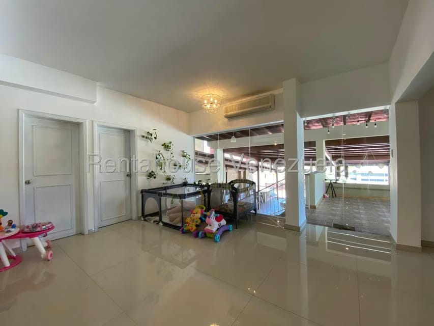 Casa (Multipes Niveles) en Venta en Cumbres de Curumo, Distrito Metropolitano - 37