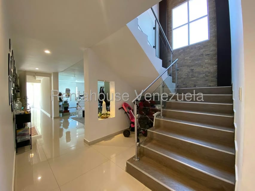 Casa (Multipes Niveles) en Venta en Cumbres de Curumo, Distrito Metropolitano - 40