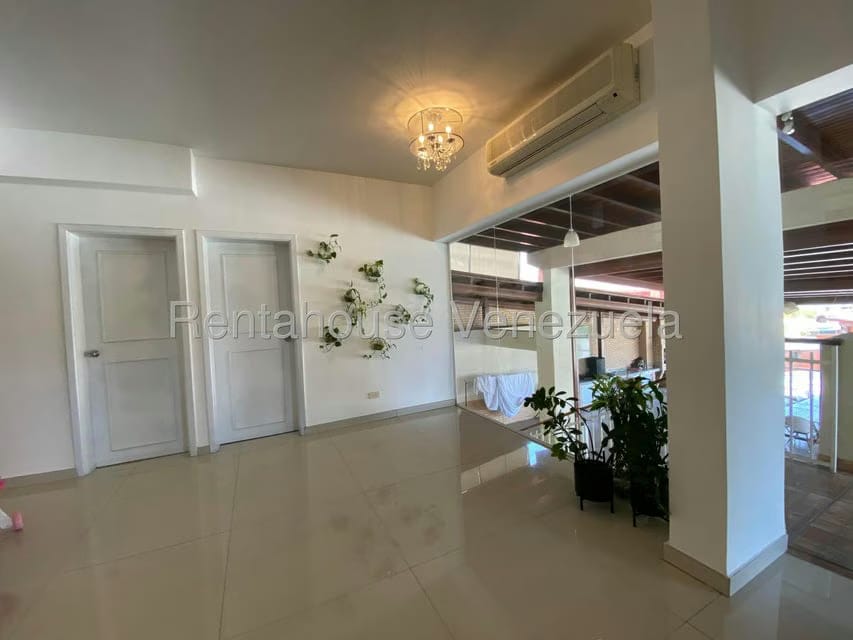 Casa (Multipes Niveles) en Venta en Cumbres de Curumo, Distrito Metropolitano - 41