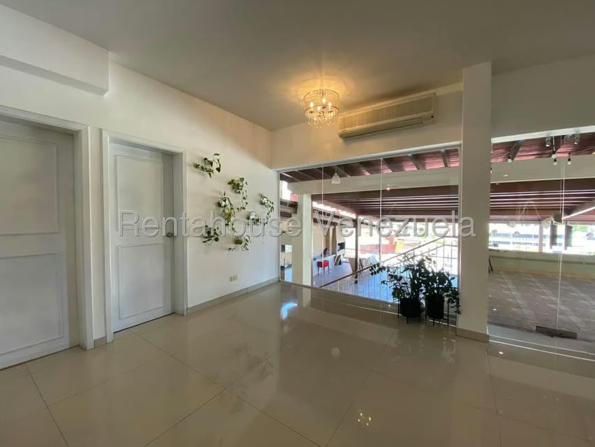 Casa (Multipes Niveles) en Venta en Cumbres de Curumo, Distrito Metropolitano - 42