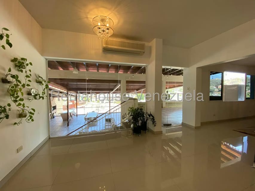 Casa (Multipes Niveles) en Venta en Cumbres de Curumo, Distrito Metropolitano - 43