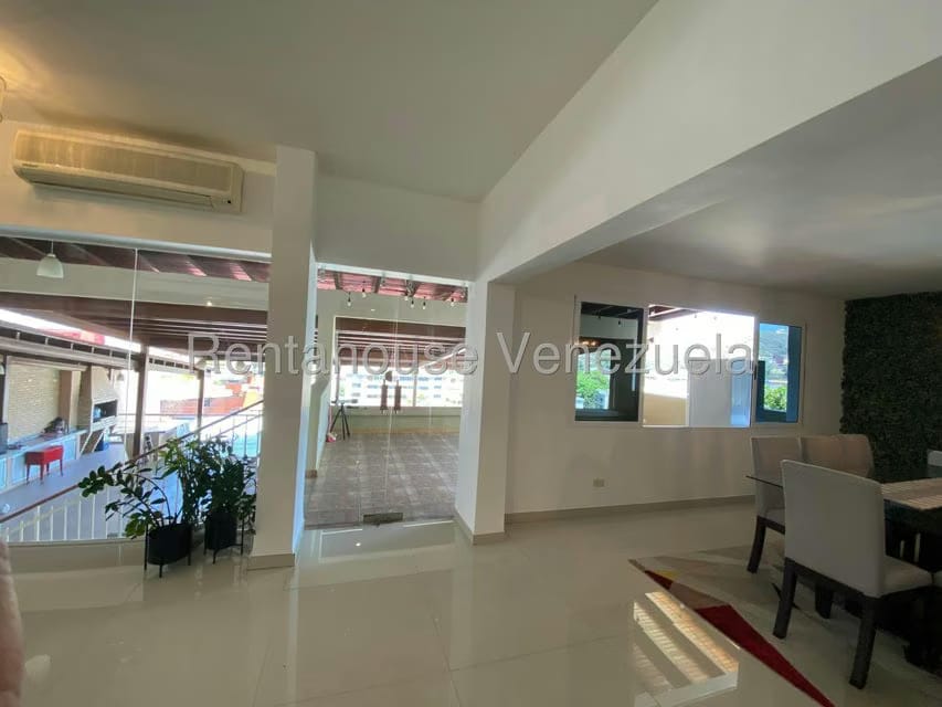 Casa (Multipes Niveles) en Venta en Cumbres de Curumo, Distrito Metropolitano - 44