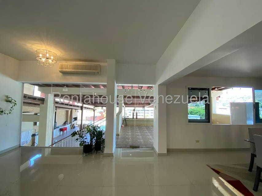 Casa (Multipes Niveles) en Venta en Cumbres de Curumo, Distrito Metropolitano - 46