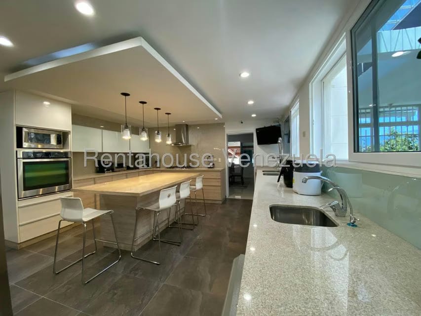 Casa (Multipes Niveles) en Venta en Cumbres de Curumo, Distrito Metropolitano - 50