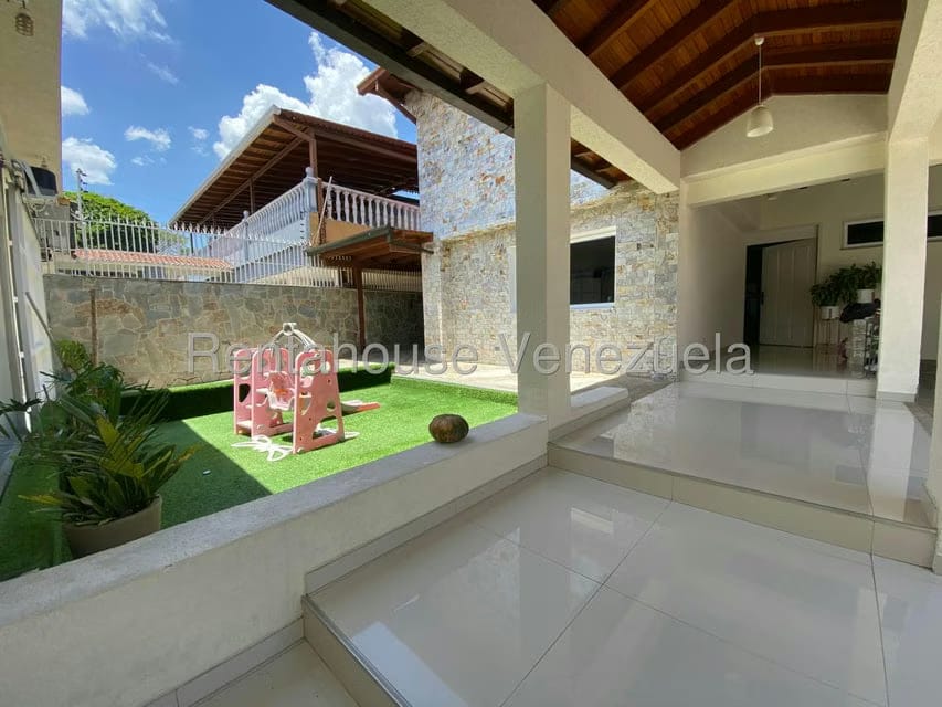 Casa (Multipes Niveles) en Venta en Cumbres de Curumo, Distrito Metropolitano - 6