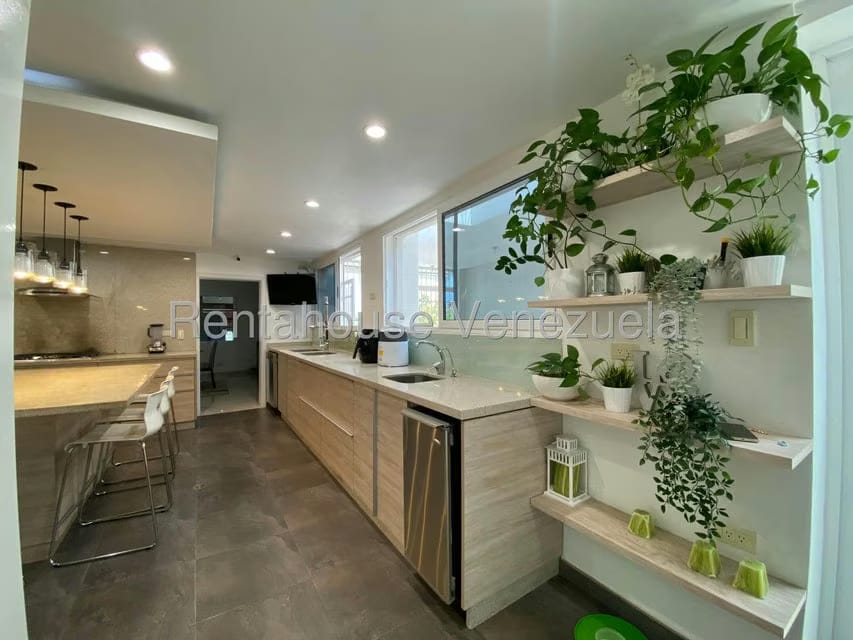 Casa (Multipes Niveles) en Venta en Cumbres de Curumo, Distrito Metropolitano - 51