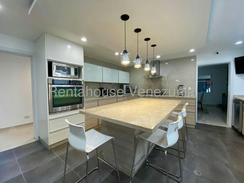 Casa (Multipes Niveles) en Venta en Cumbres de Curumo, Distrito Metropolitano - 52