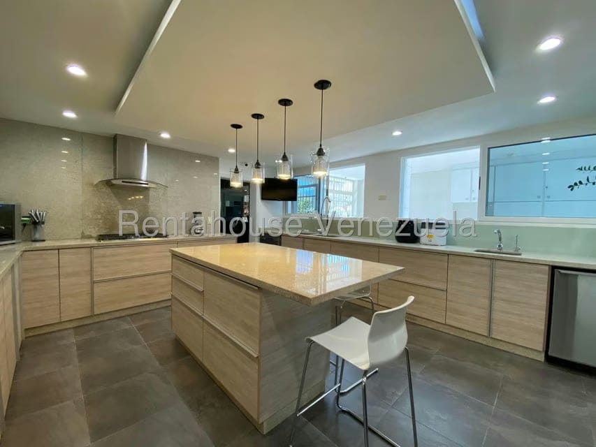 Casa (Multipes Niveles) en Venta en Cumbres de Curumo, Distrito Metropolitano - 53