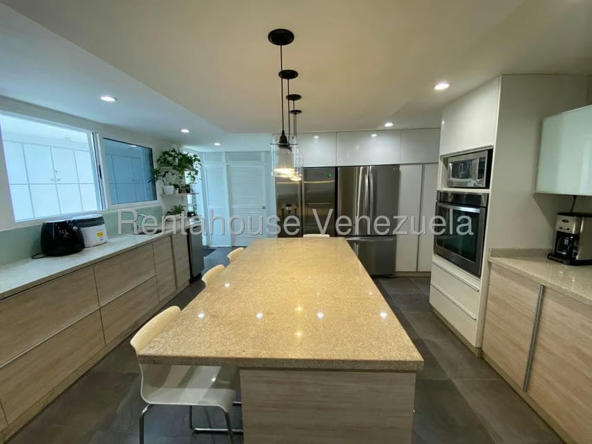 Casa (Multipes Niveles) en Venta en Cumbres de Curumo, Distrito Metropolitano - 55