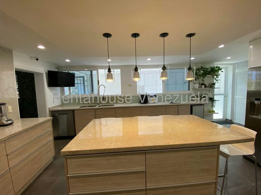 Casa (Multipes Niveles) en Venta en Cumbres de Curumo, Distrito Metropolitano - 56