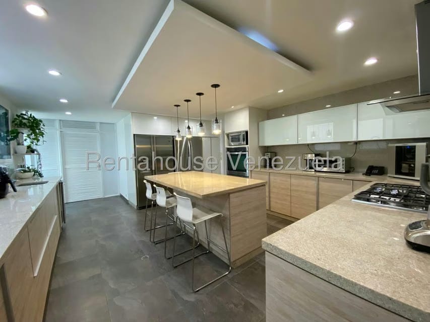 Casa (Multipes Niveles) en Venta en Cumbres de Curumo, Distrito Metropolitano - 57