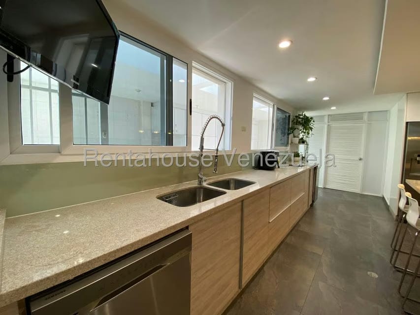 Casa (Multipes Niveles) en Venta en Cumbres de Curumo, Distrito Metropolitano - 58