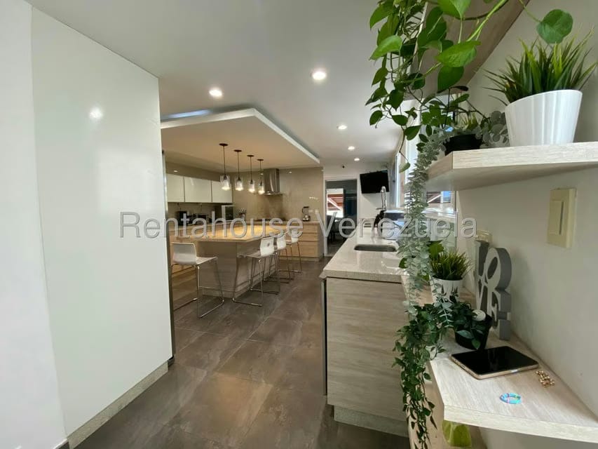 Casa (Multipes Niveles) en Venta en Cumbres de Curumo, Distrito Metropolitano - 59