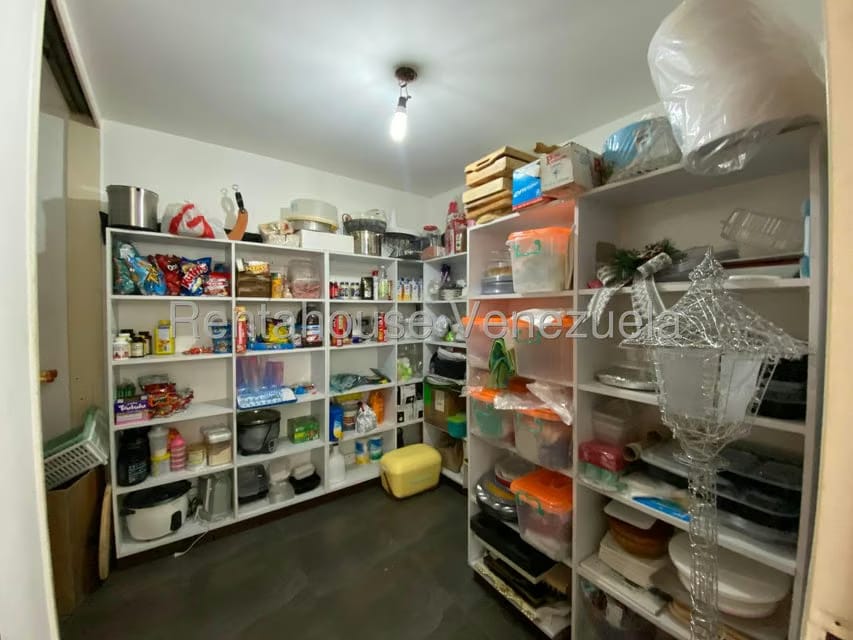 Casa (Multipes Niveles) en Venta en Cumbres de Curumo, Distrito Metropolitano - 61