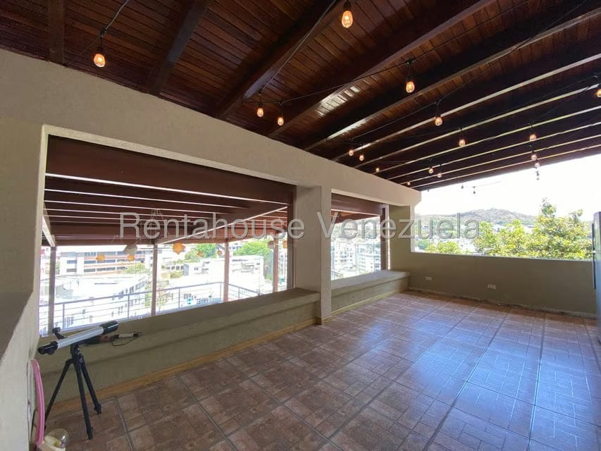 Casa (Multipes Niveles) en Venta en Cumbres de Curumo, Distrito Metropolitano - 63