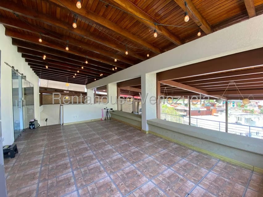 Casa (Multipes Niveles) en Venta en Cumbres de Curumo, Distrito Metropolitano - 64