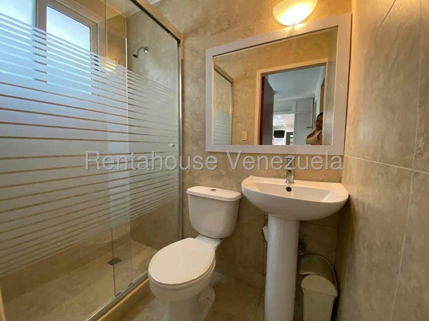 Casa (Multipes Niveles) en Venta en Cumbres de Curumo, Distrito Metropolitano - 65