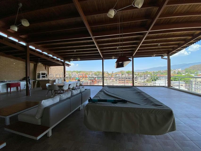 Casa (Multipes Niveles) en Venta en Cumbres de Curumo, Distrito Metropolitano - 66