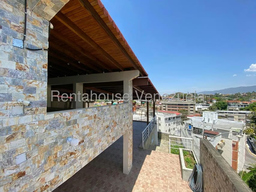 Casa (Multipes Niveles) en Venta en Cumbres de Curumo, Distrito Metropolitano - 70