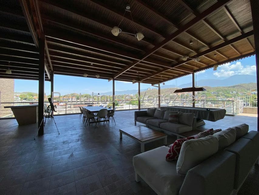 Casa (Multipes Niveles) en Venta en Cumbres de Curumo, Distrito Metropolitano - 73