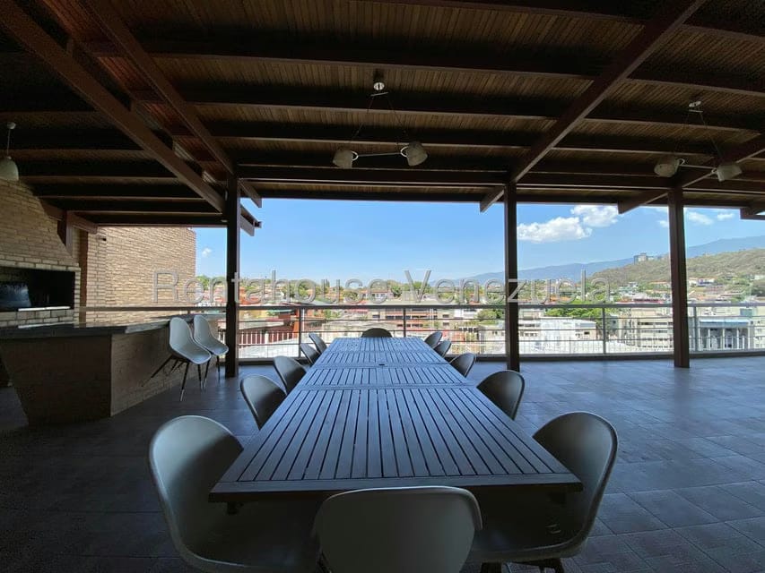 Casa (Multipes Niveles) en Venta en Cumbres de Curumo, Distrito Metropolitano - 74