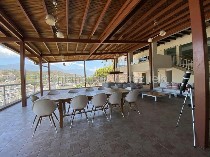 Casa (Multipes Niveles) en Venta en Cumbres de Curumo, Distrito Metropolitano - 76