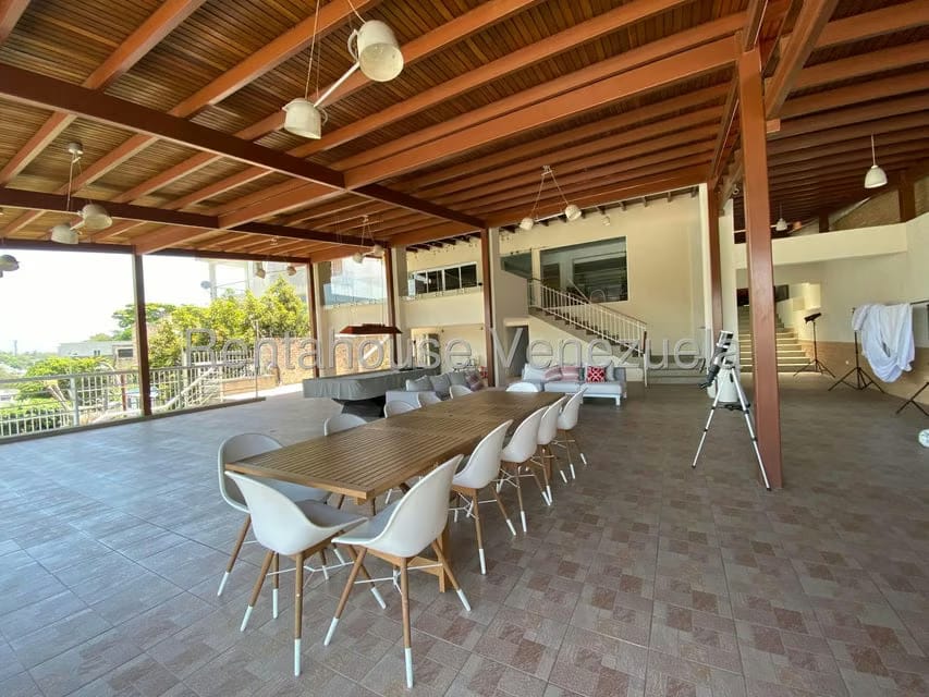 Casa (Multipes Niveles) en Venta en Cumbres de Curumo, Distrito Metropolitano - 77