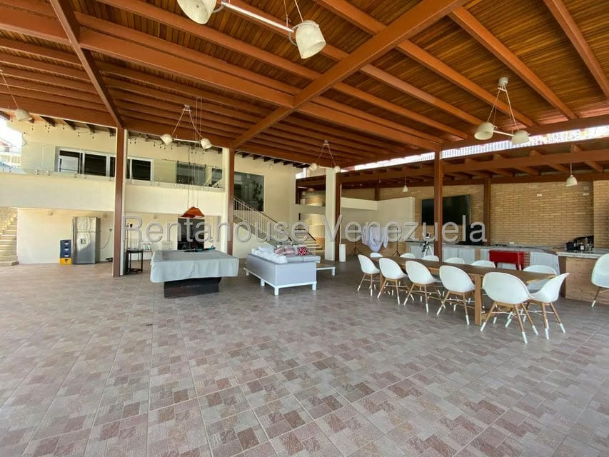 Casa (Multipes Niveles) en Venta en Cumbres de Curumo, Distrito Metropolitano - 80