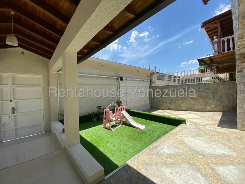 Casa (Multipes Niveles) en Venta en Cumbres de Curumo, Distrito Metropolitano - 9