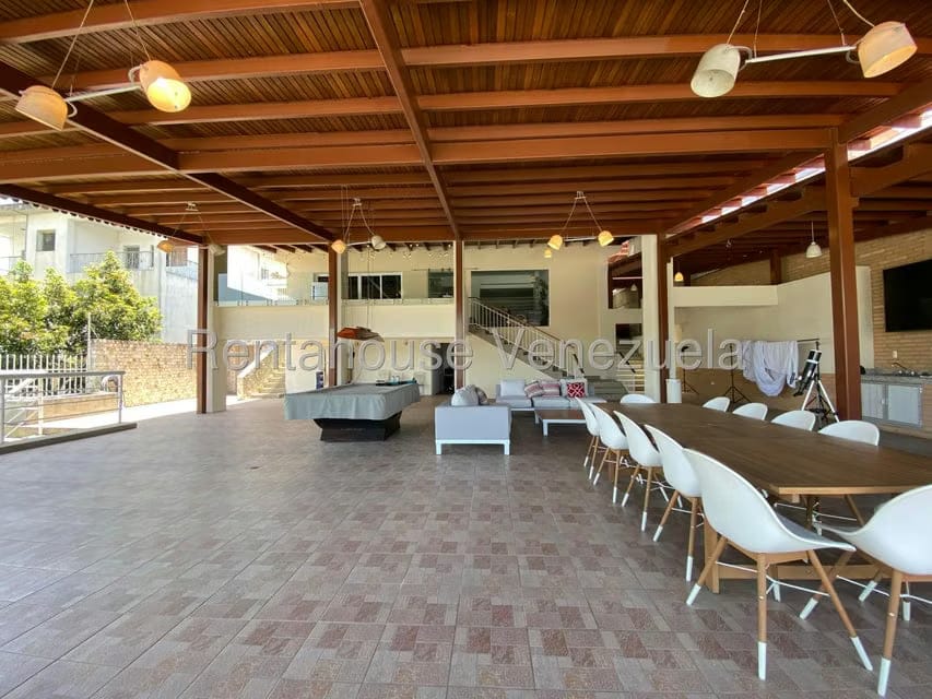 Casa (Multipes Niveles) en Venta en Cumbres de Curumo, Distrito Metropolitano - 82