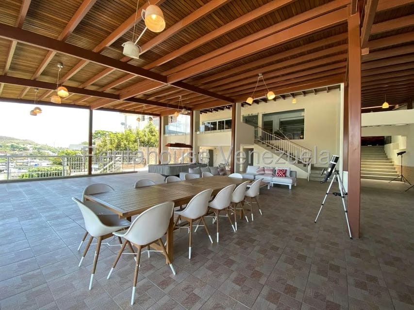 Casa (Multipes Niveles) en Venta en Cumbres de Curumo, Distrito Metropolitano - 83