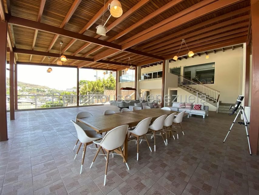 Casa (Multipes Niveles) en Venta en Cumbres de Curumo, Distrito Metropolitano - 84