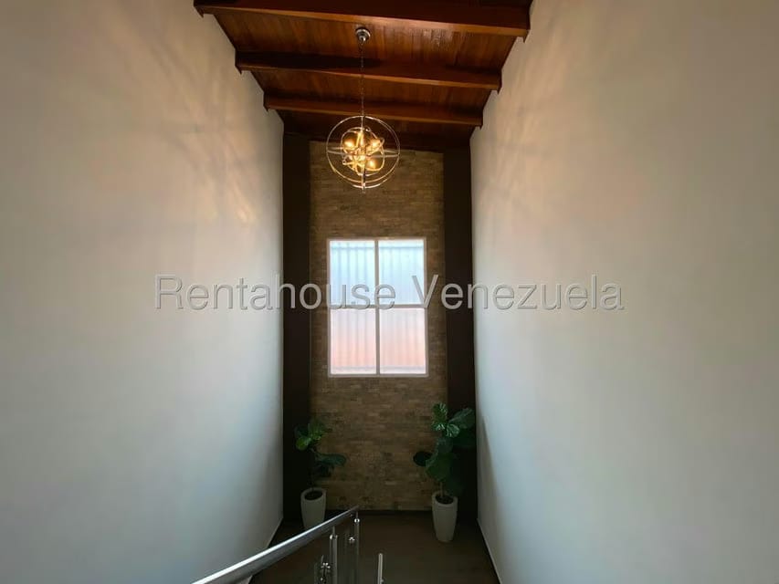 Casa (Multipes Niveles) en Venta en Cumbres de Curumo, Distrito Metropolitano - 89