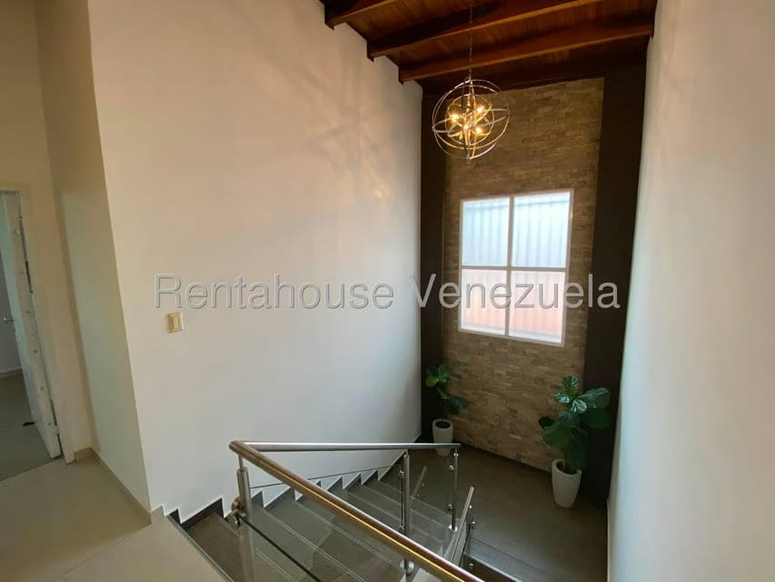Casa (Multipes Niveles) en Venta en Cumbres de Curumo, Distrito Metropolitano - 90