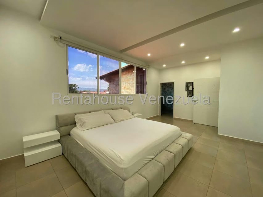 Casa (Multipes Niveles) en Venta en Cumbres de Curumo, Distrito Metropolitano - 91