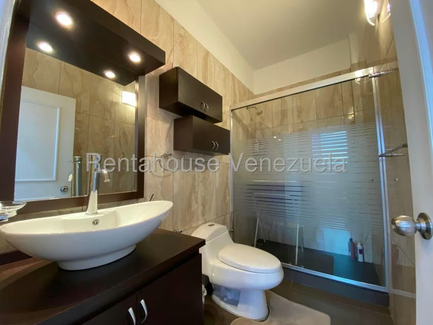 Casa (Multipes Niveles) en Venta en Cumbres de Curumo, Distrito Metropolitano - 99