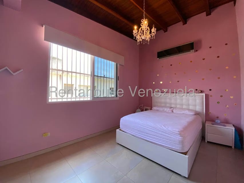 Casa (Multipes Niveles) en Venta en Cumbres de Curumo, Distrito Metropolitano - 100