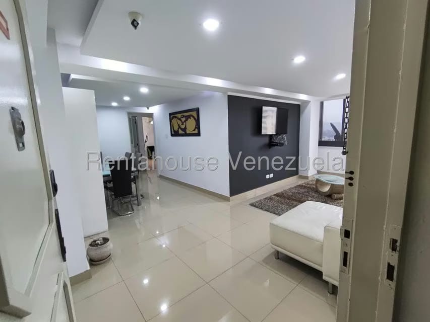 Apartamento (1 Nivel) en Alquiler en La Urbina, Distrito Metropolitano - 2
