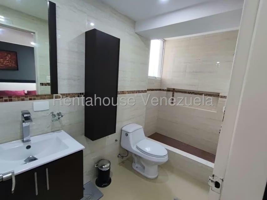 Apartamento (1 Nivel) en Alquiler en La Urbina, Distrito Metropolitano - 11