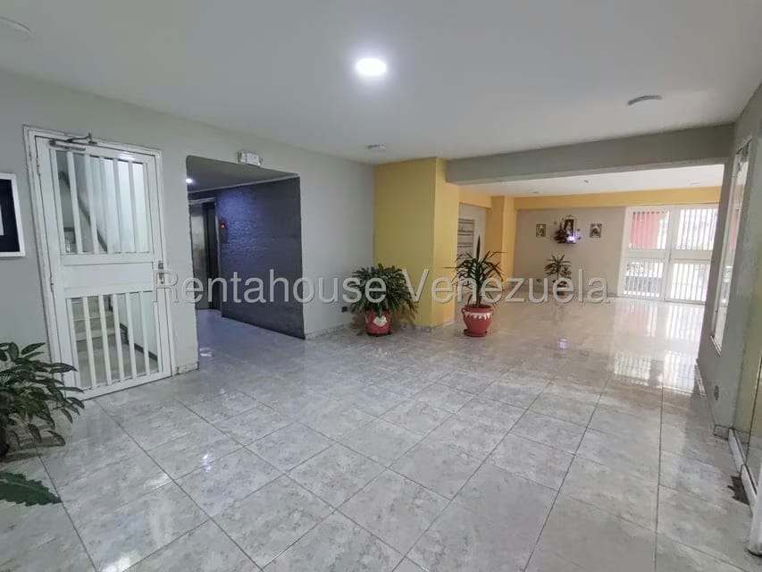 Apartamento (1 Nivel) en Alquiler en La Urbina, Distrito Metropolitano - 18