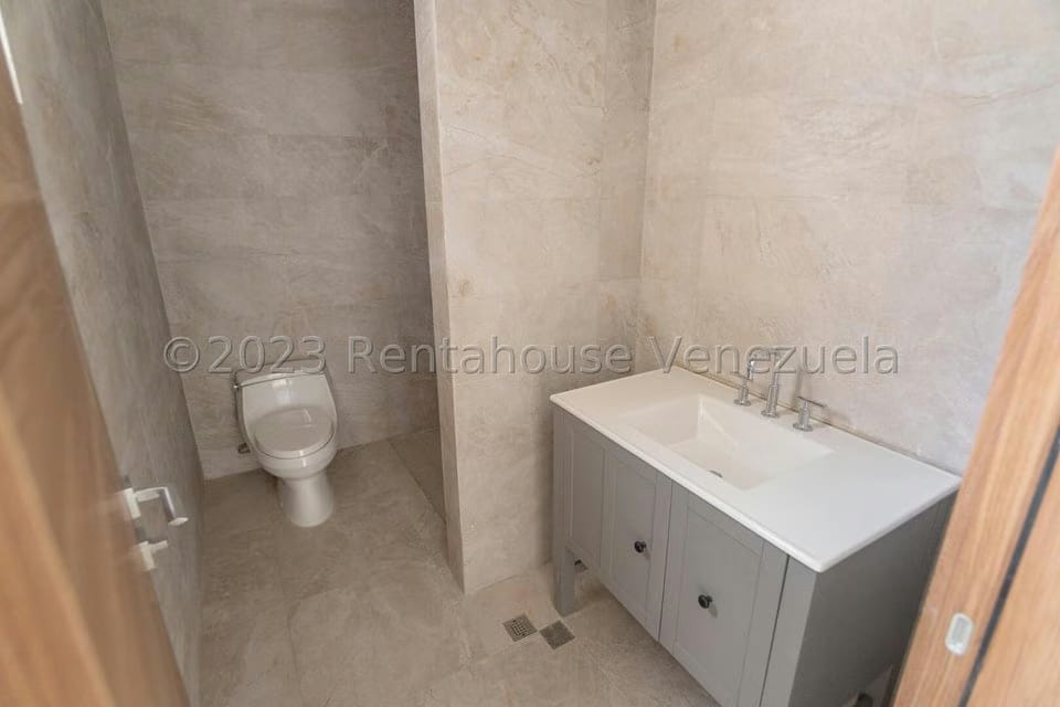 Apartamento (1 Nivel) en Venta en Campo Alegre, Distrito Metropolitano - 35