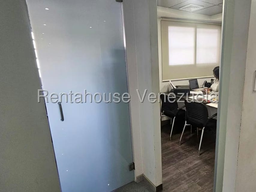 Comercial (Local Comercial) en Venta en La Carlota, Distrito Metropolitano - 12
