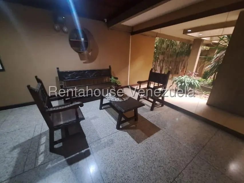 Apartamento (1 Nivel) en Alquiler en Colinas de Bello Monte, Distrito Metropolitano - 12