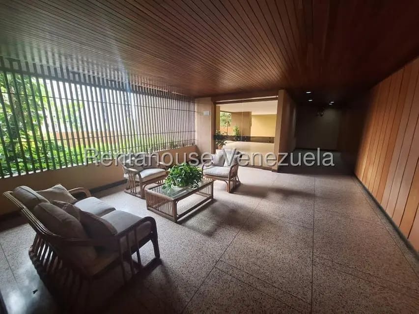 Apartamento (1 Nivel) en Alquiler en Colinas de Bello Monte, Distrito Metropolitano - 13