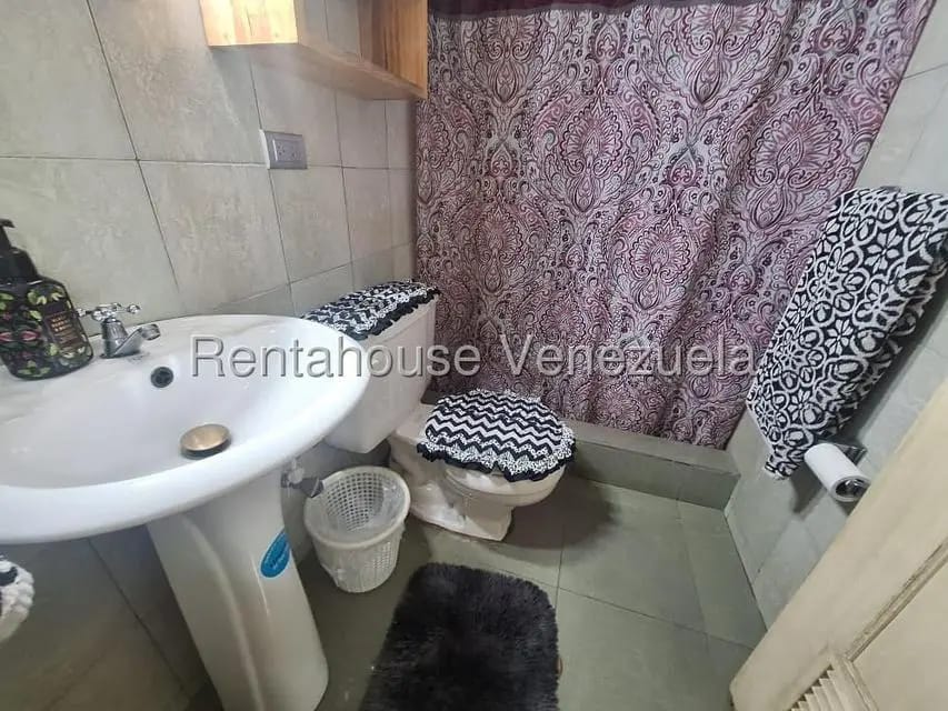 Apartamento (1 Nivel) en Alquiler en Colinas de Bello Monte, Distrito Metropolitano - 4