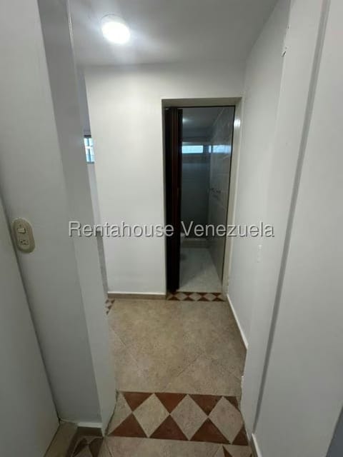 Apartamento (1 Nivel) en Alquiler en Macaracuay, Distrito Metropolitano - 11