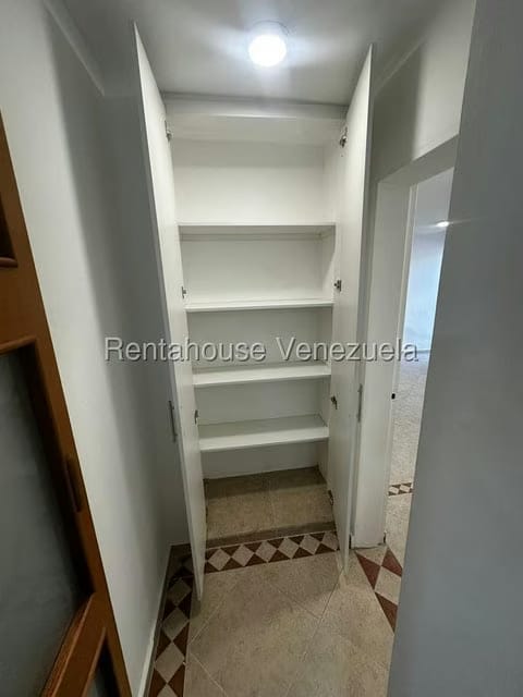 Apartamento (1 Nivel) en Alquiler en Macaracuay, Distrito Metropolitano - 14