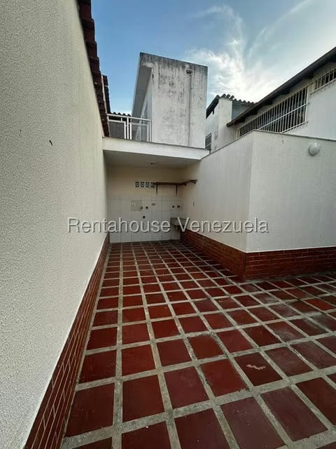 Apartamento (1 Nivel) en Alquiler en Macaracuay, Distrito Metropolitano - 16