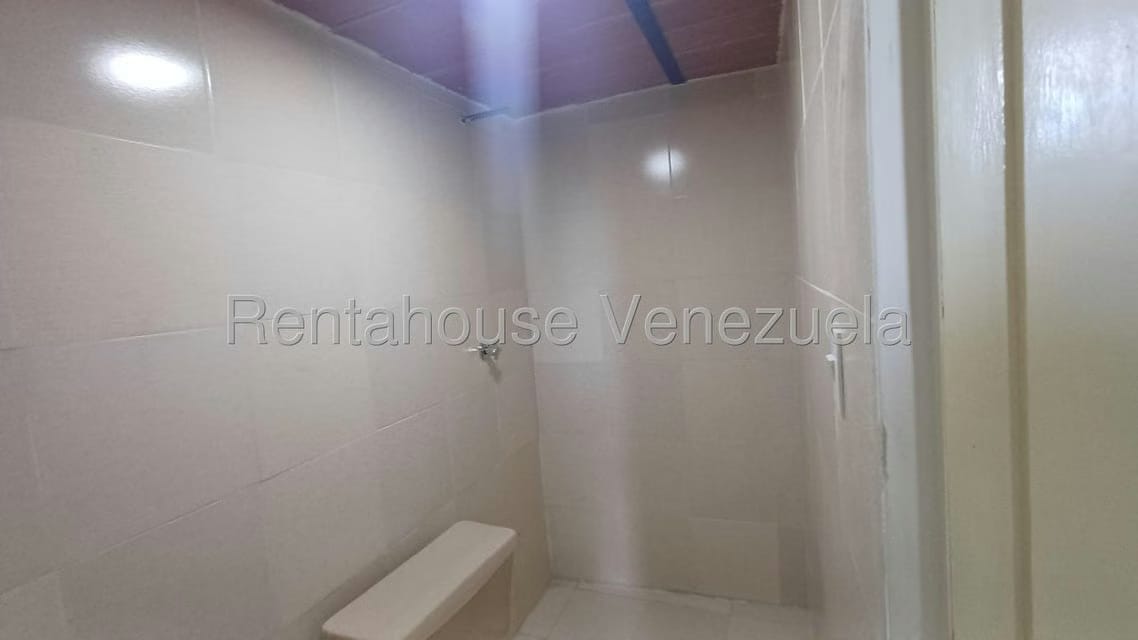 Comercial (Local Comercial) en Alquiler en Ruiz Pineda, Miranda - 6