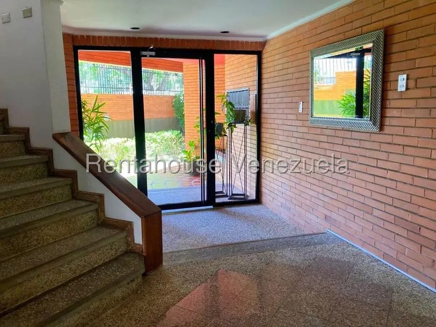 Apartamento (1 Nivel) en Alquiler en La Lago, Zulia - 2